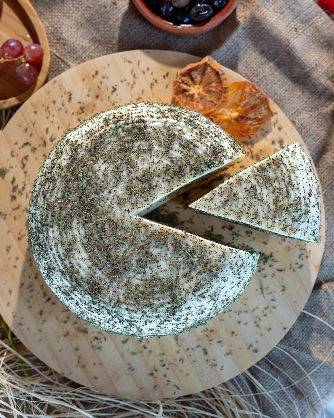 TAZE YARIM YAĞLI ÇIBRIKA OTLU İNEK SEPET PEYNİRİ 300 Gr Pkt